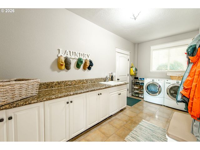 2631 PARK FOREST Dr, Eugene, OR 97405