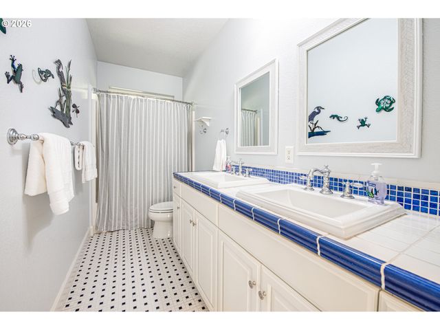 2631 PARK FOREST Dr, Eugene, OR 97405