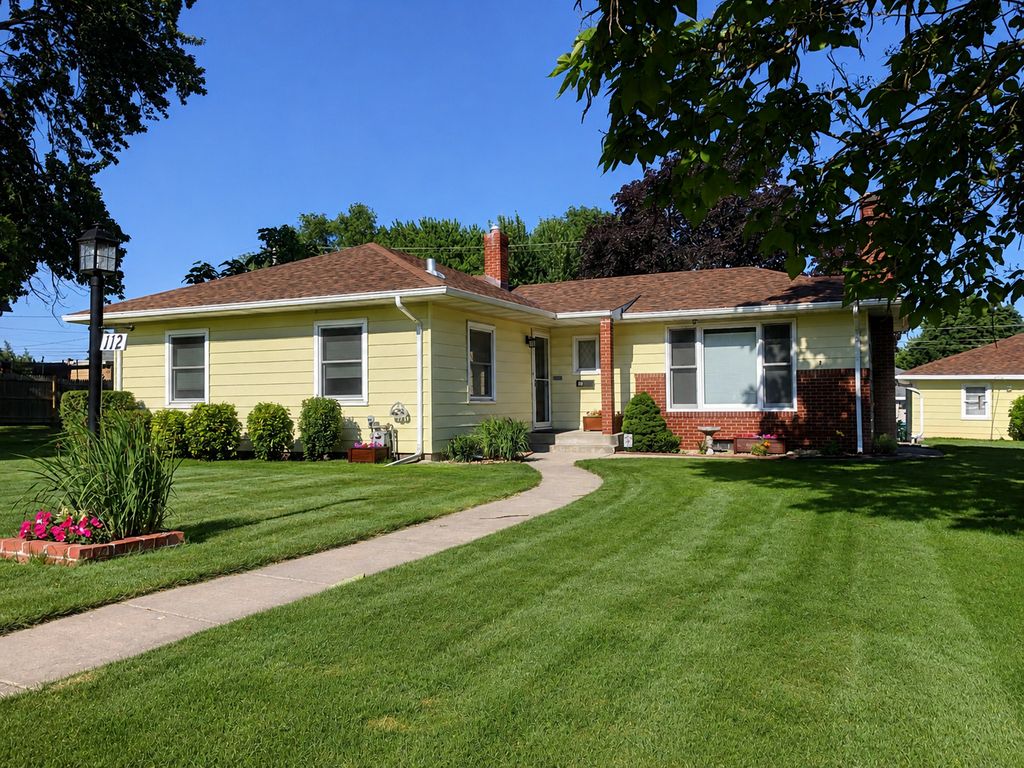 112 13th Avenue N, South Saint Paul, MN 55075 — exterior