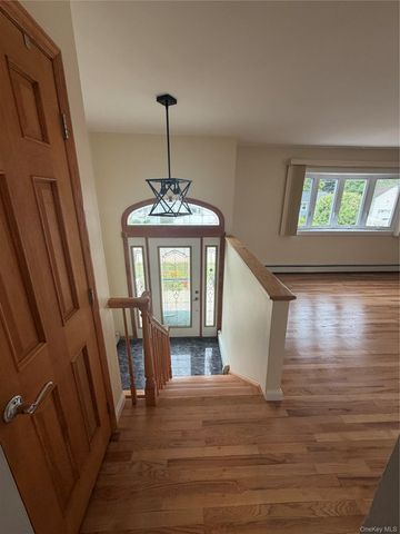 108 Lee Avenue, Babylon, NY 11702