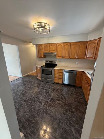 108 Lee Avenue, Babylon, NY 11702