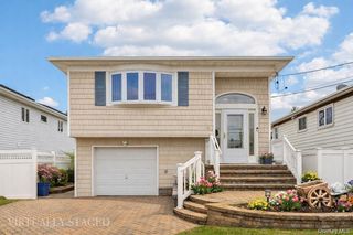 108 Lee Avenue, Babylon, NY 11702