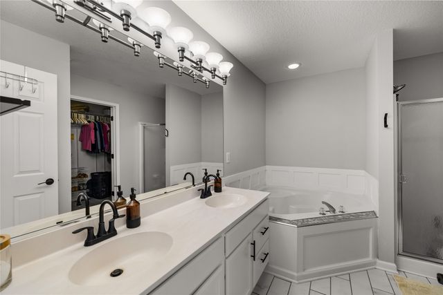 2406 133rd Street, Urbandale, IA 50323