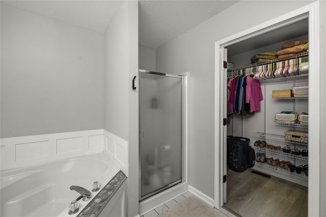 2406 133rd Street, Urbandale, IA 50323