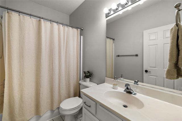 2406 133rd Street, Urbandale, IA 50323