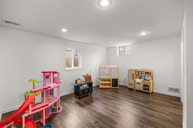 2406 133rd Street, Urbandale, IA 50323