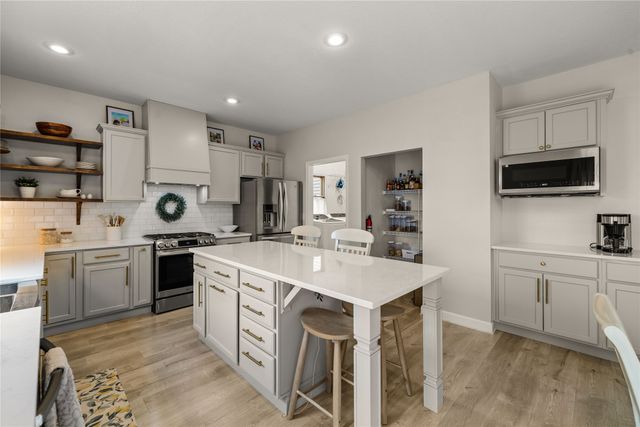 2406 133rd Street, Urbandale, IA 50323