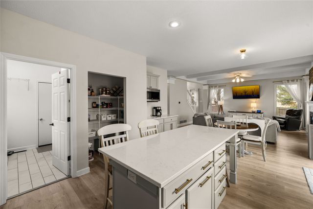 2406 133rd Street, Urbandale, IA 50323