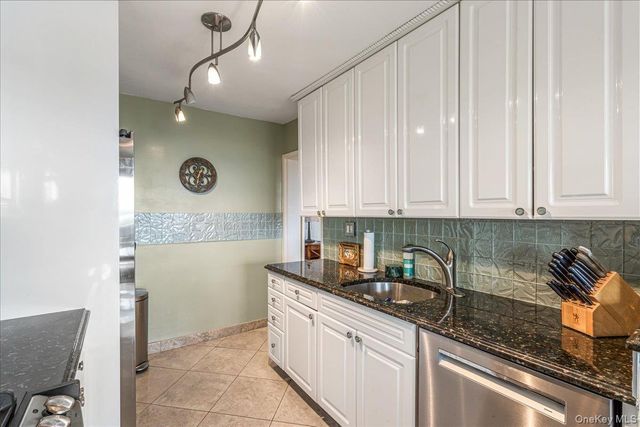 17-85 215th Street 14D, Bayside, NY 11360