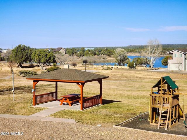 1975 N VILLAGE Drive, Show Low, AZ 85901