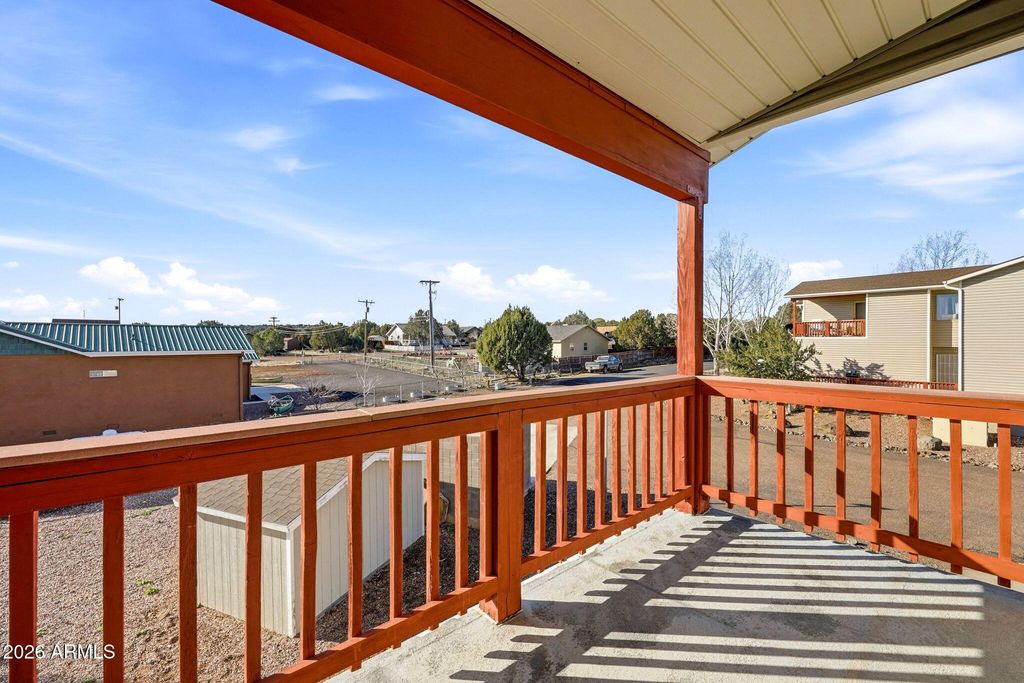 Image 22 of property listing at 1975 N VILLAGE Drive, Show Low, AZ 85901