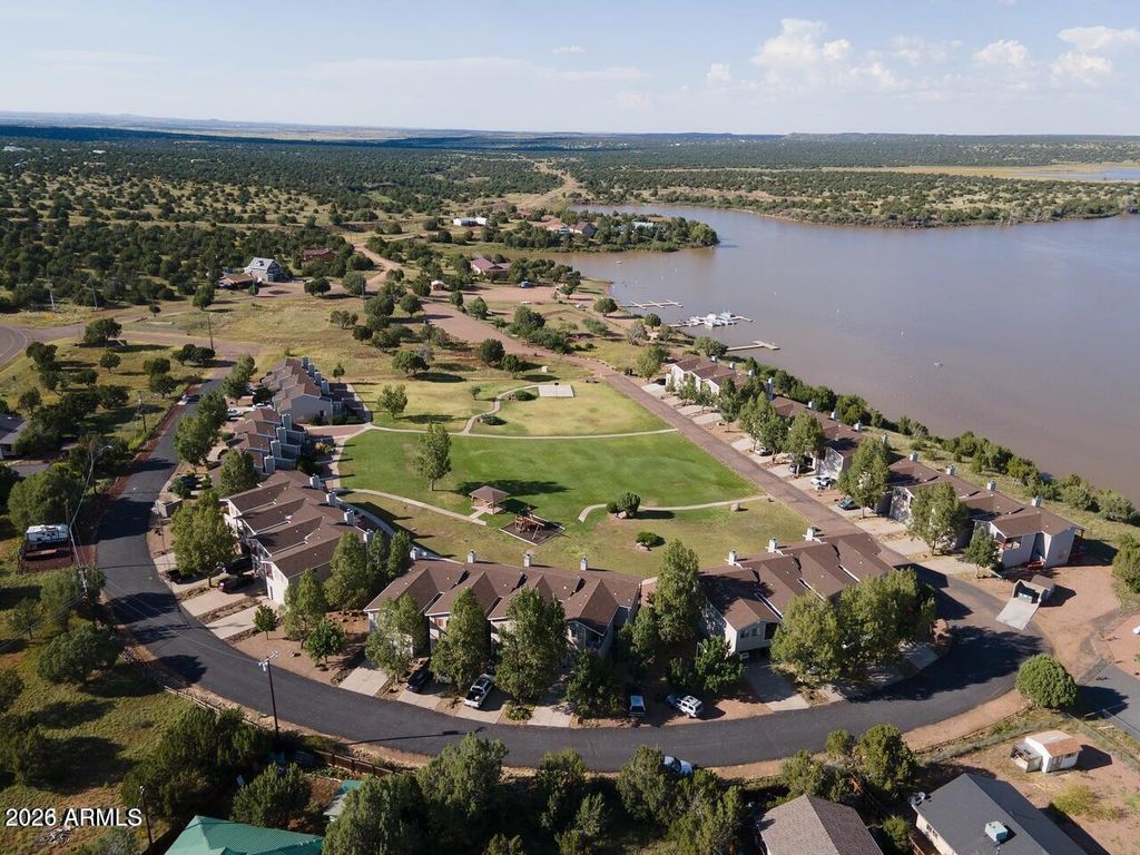 Image 23 of property listing at 1975 N VILLAGE Drive, Show Low, AZ 85901