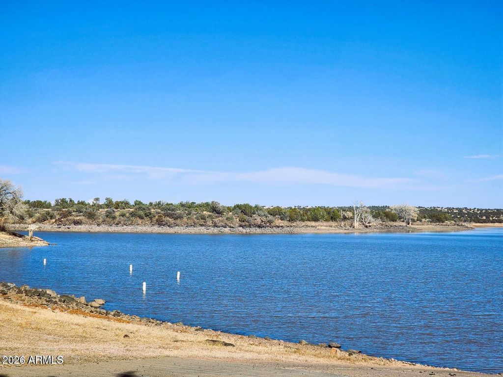 Image 24 of property listing at 1975 N VILLAGE Drive, Show Low, AZ 85901