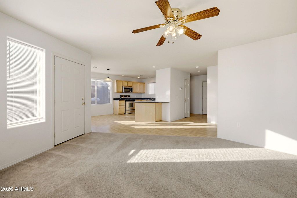 Image 7 of property listing at 1975 N VILLAGE Drive, Show Low, AZ 85901