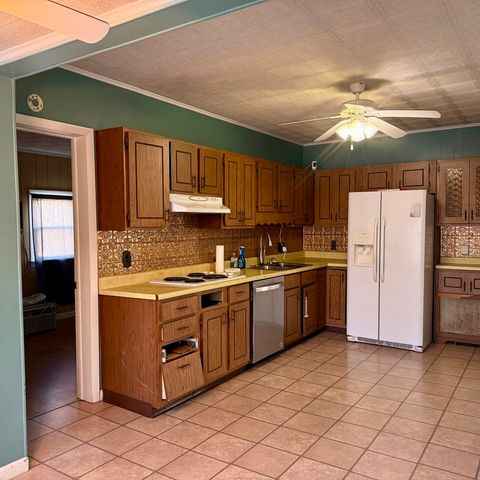 811 N Market Street, Marion, IL 62959