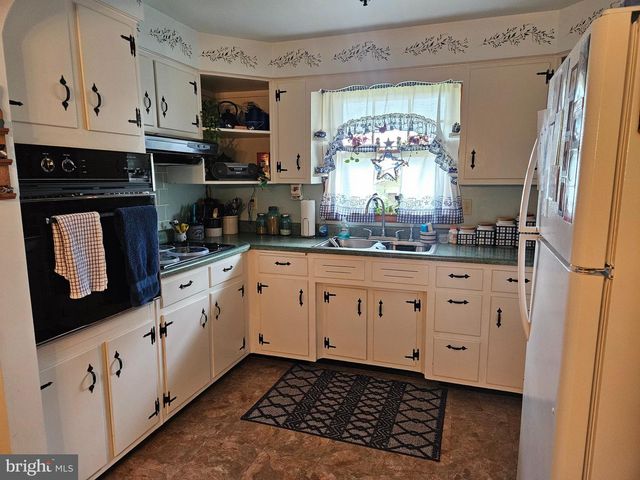 112 N FREDERICK AVE, Ridgeley, WV 26753