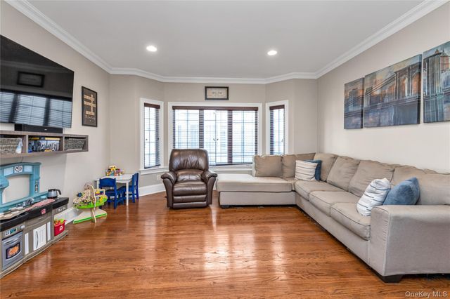 115 Lincoln Avenue, Rockville Centre, NY 11570