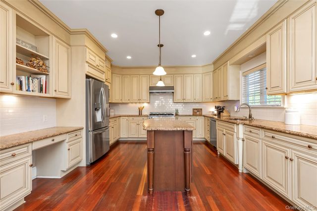 115 Lincoln Avenue, Rockville Centre, NY 11570