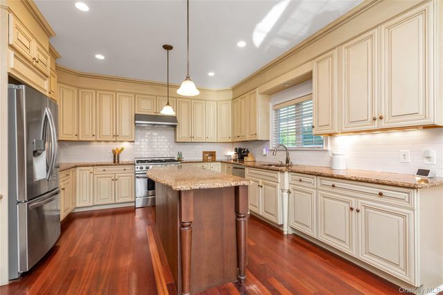 115 Lincoln Avenue, Rockville Centre, NY 11570