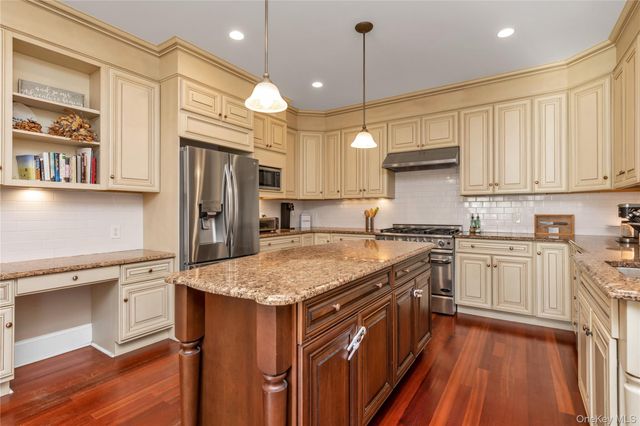 115 Lincoln Avenue, Rockville Centre, NY 11570