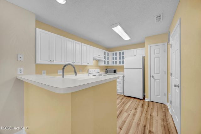 4102 Breezewood Drive Apt 101, Wilmington, NC 28412