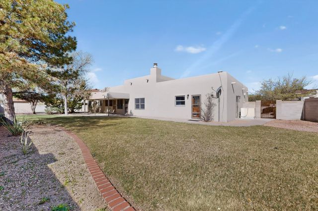 734 Fairway Loop SE, Rio Rancho, NM 87124