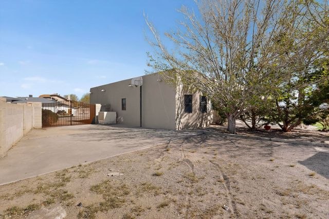 734 Fairway Loop SE, Rio Rancho, NM 87124