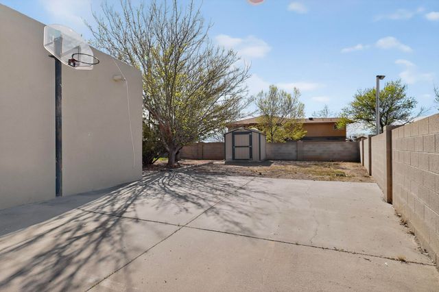 734 Fairway Loop SE, Rio Rancho, NM 87124