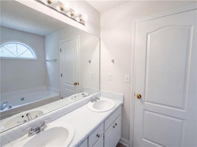 179 Rockport Drive, Mcdonough, GA 30253
