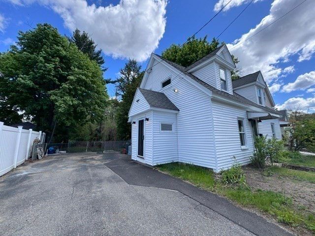 721 Blossom St, Fitchburg, MA 01420