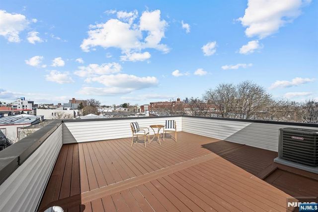 34 Manhattan Avenue 2, Jersey City, NJ 07307