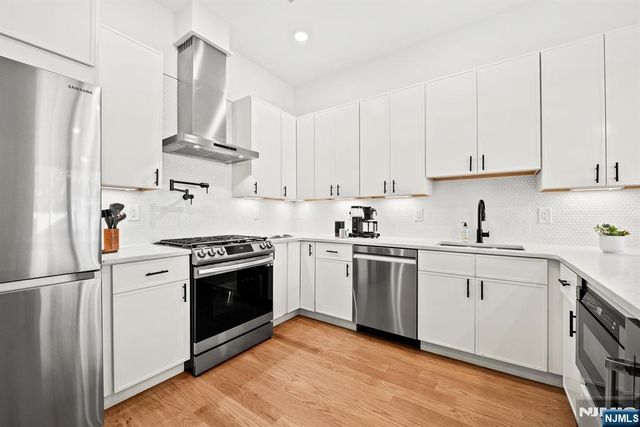 34 Manhattan Avenue 2, Jersey City, NJ 07307