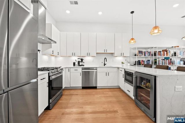 34 Manhattan Avenue 2, Jersey City, NJ 07307