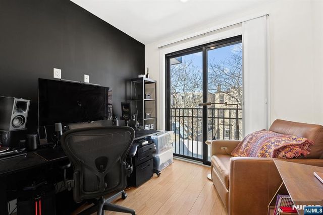 34 Manhattan Avenue 2, Jersey City, NJ 07307