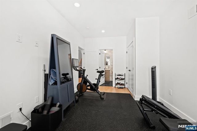 34 Manhattan Avenue 2, Jersey City, NJ 07307