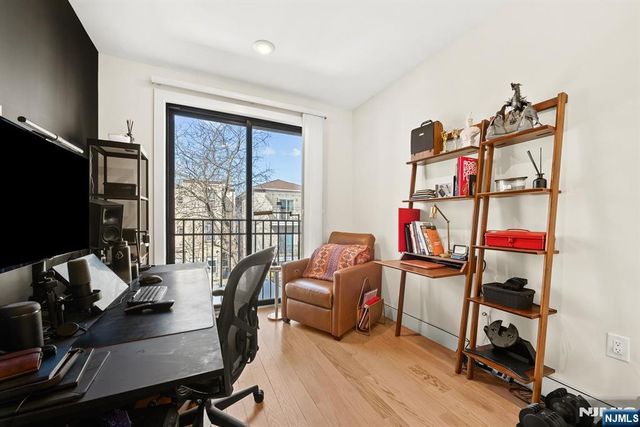 34 Manhattan Avenue 2, Jersey City, NJ 07307