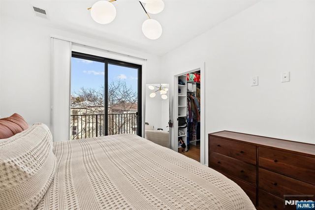 34 Manhattan Avenue 2, Jersey City, NJ 07307