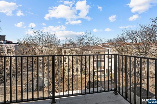 34 Manhattan Avenue 2, Jersey City, NJ 07307