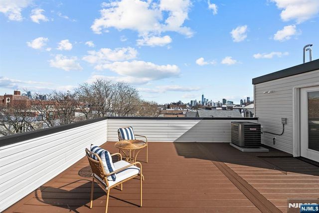 34 Manhattan Avenue 2, Jersey City, NJ 07307