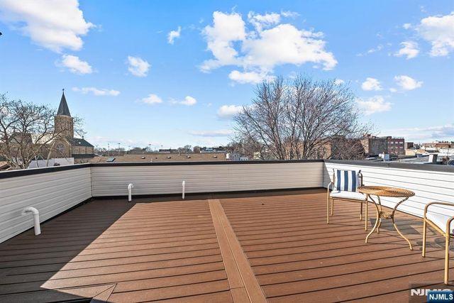 34 Manhattan Avenue 2, Jersey City, NJ 07307