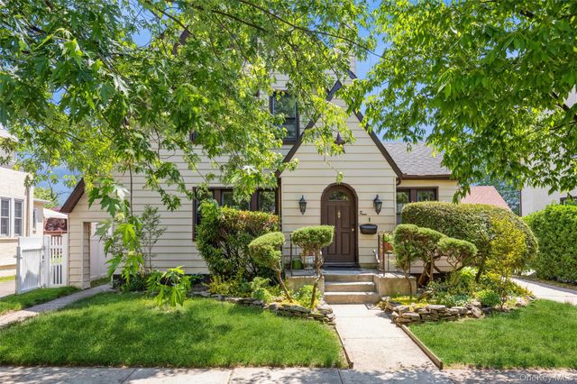 4 May Court, West Hempstead, NY 11552