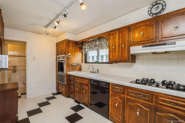 4 May Court, West Hempstead, NY 11552