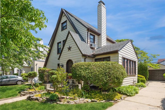 4 May Court, West Hempstead, NY 11552