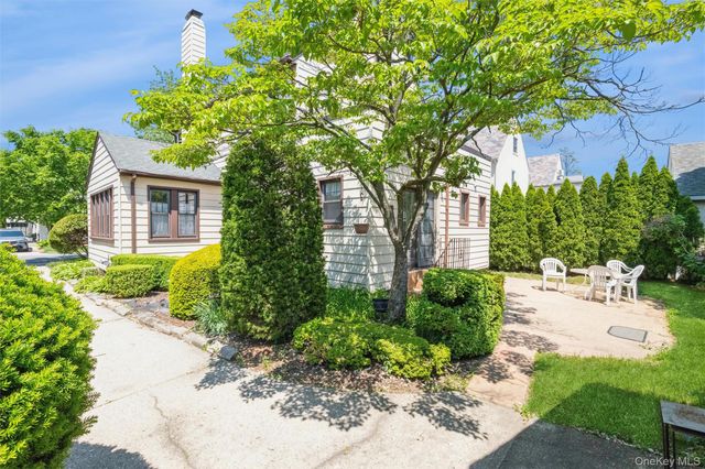 4 May Court, West Hempstead, NY 11552