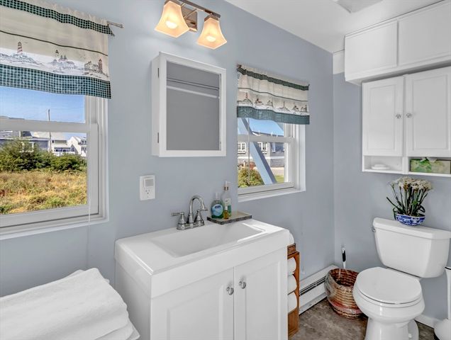 3 Bayview Street, Hull, MA 02045