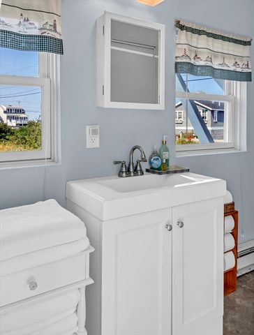 3 Bayview Street, Hull, MA 02045