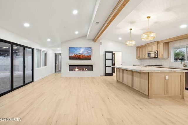 1216 W ROVEY Avenue, Phoenix, AZ 85013