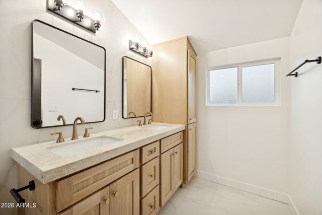 1216 W ROVEY Avenue, Phoenix, AZ 85013