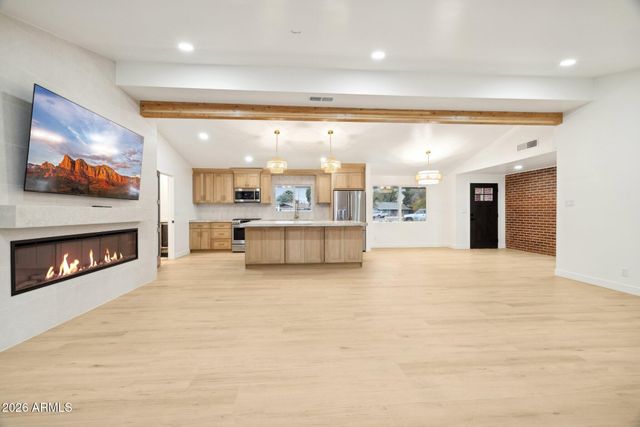 1216 W ROVEY Avenue, Phoenix, AZ 85013