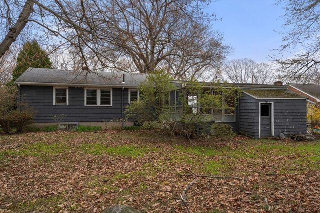 25 Spruce St, Milton, MA 02186